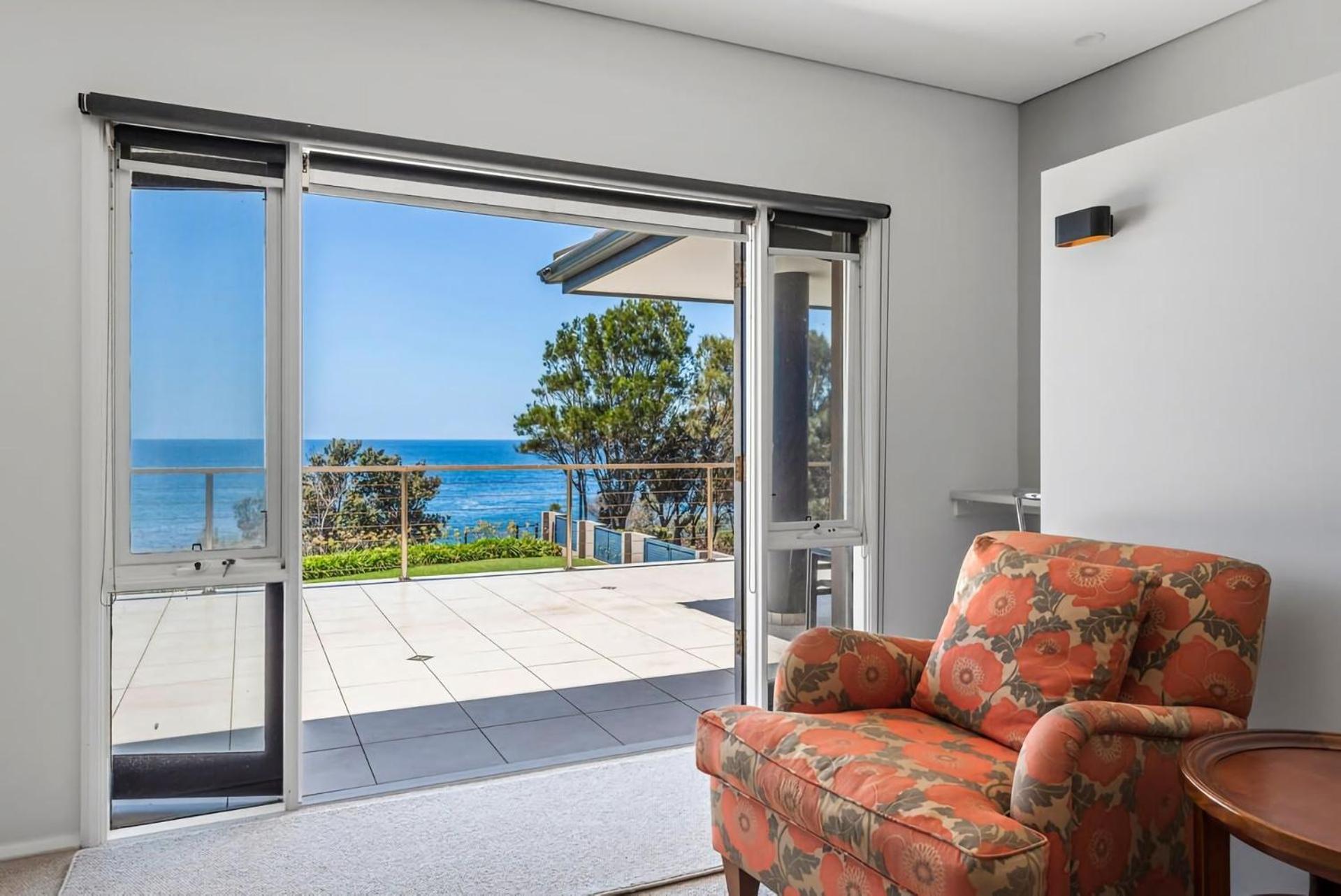 Spectacular Ocean Front Home With Pool Шеллхарбор Экстерьер фото